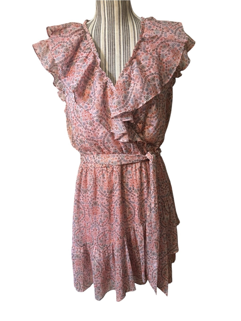 LC Lauren Conrad Dress Large Pink Floral Hearts Ruffle Wrap Gold Metallic Mini